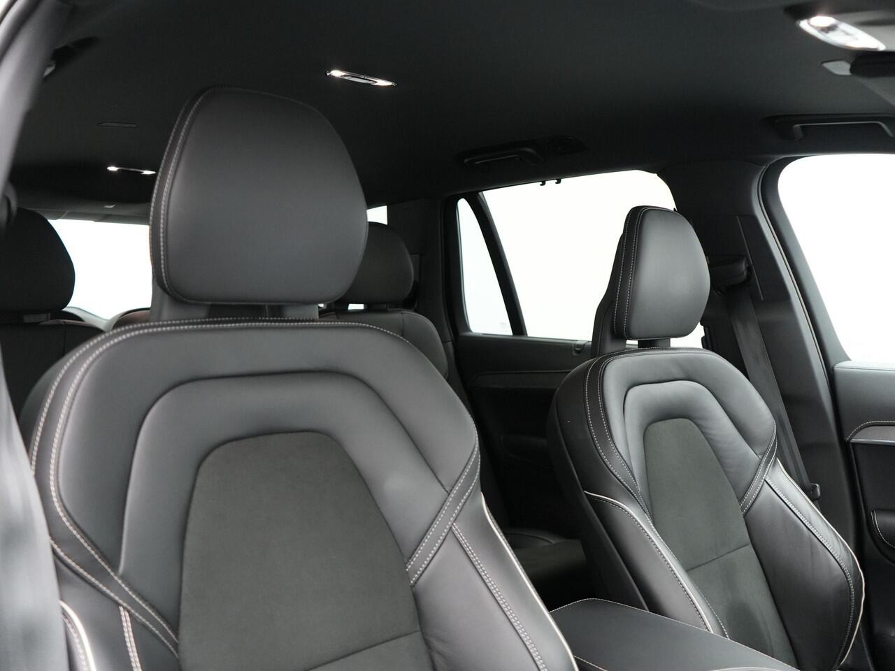 Volvo XC90 T8 Recharge AWD R-Design Plug In Hybrid 394pk 7 Persoons Dealer O.H. PHEV | Lederen Sportstoelen Memory | Pilot Assist | Harman Kardon | Adaptive Cruise | Navigatie | Apple Carplay | Camera | Virtual | L.M. 22" | DAB |