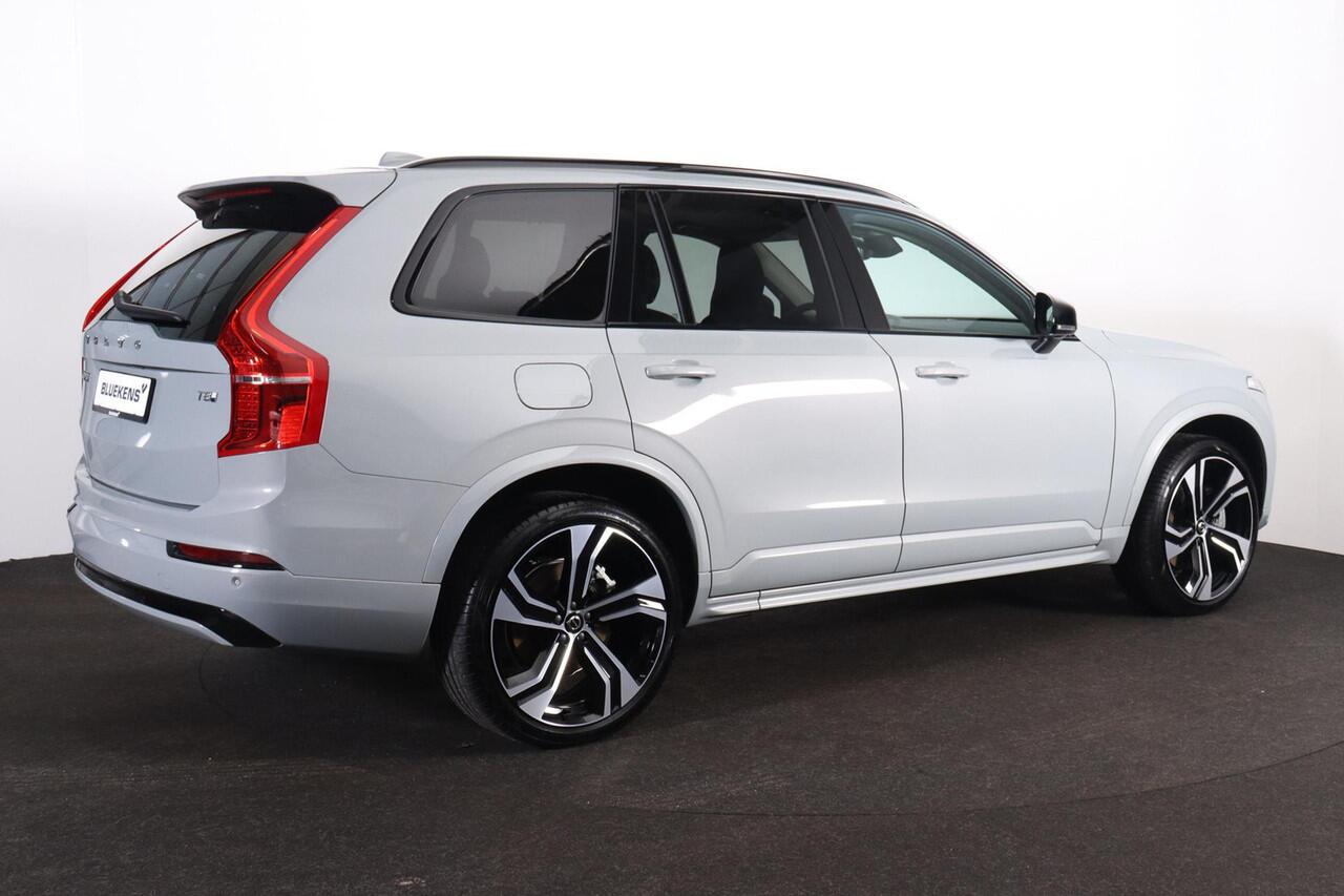 Volvo XC90 T8 Recharge AWD Plus Dark - IntelliSafe Assist & Surround - Harman/Kardon audio - Adaptieve LED koplampen - Parkeercamera achter - Verwarmde voorstoelen, stuur & achterbank - Parkeersensoren voor & achter - Elektr. bedienb. voorstoelen met geheugen - Draa