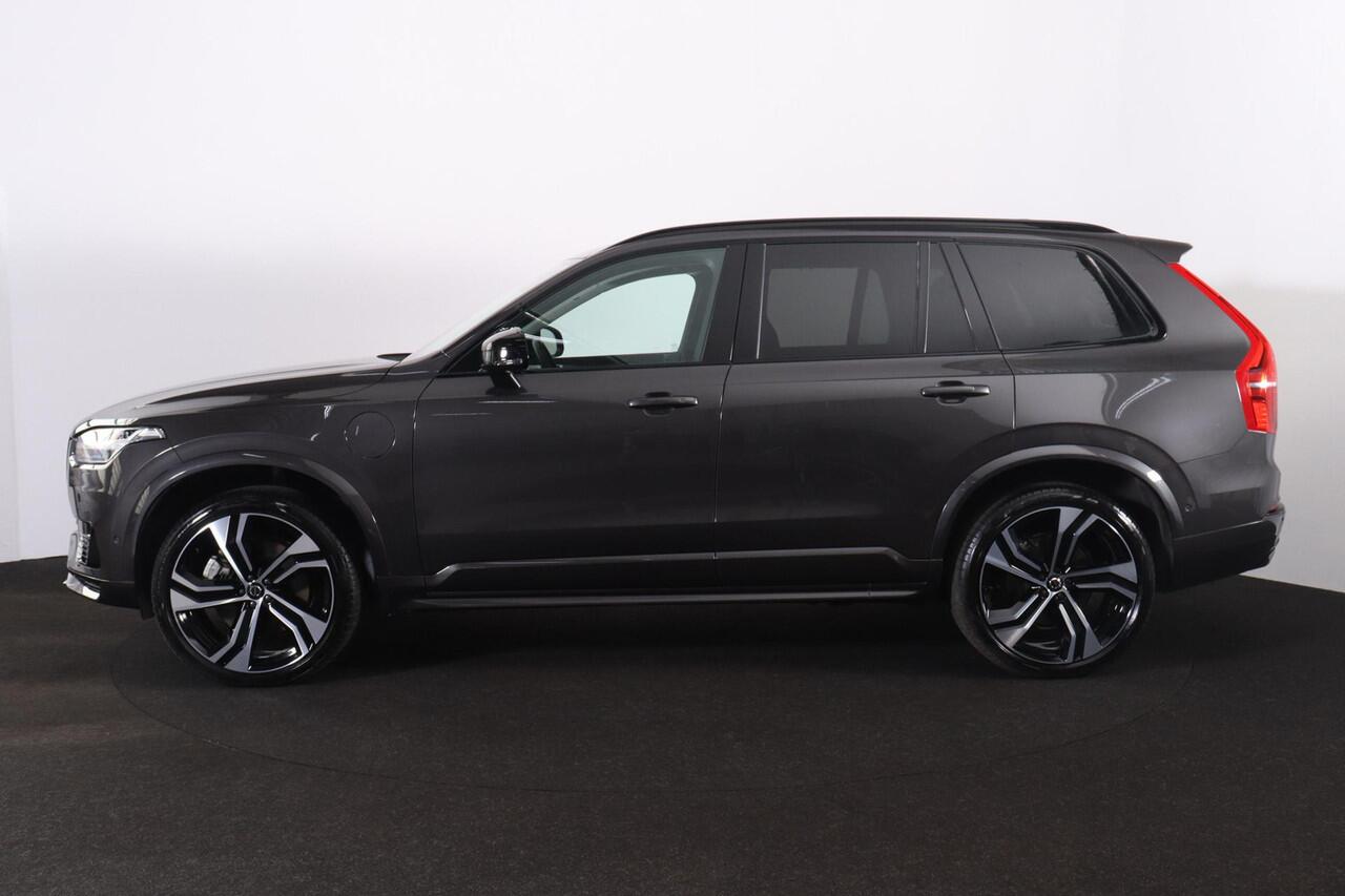Volvo XC90 T8 Recharge AWD Ultimate Dark - Panorama/schuifdak - IntelliSafe Assist & Surround - 360º Camera - Bowers & Wilkins audio - Adaptieve LED koplampen - Verwarmde voorstoelen, stuur & achterbank - Parkeersensoren voor & achter - Elektr. bedienb. voorstoelen 