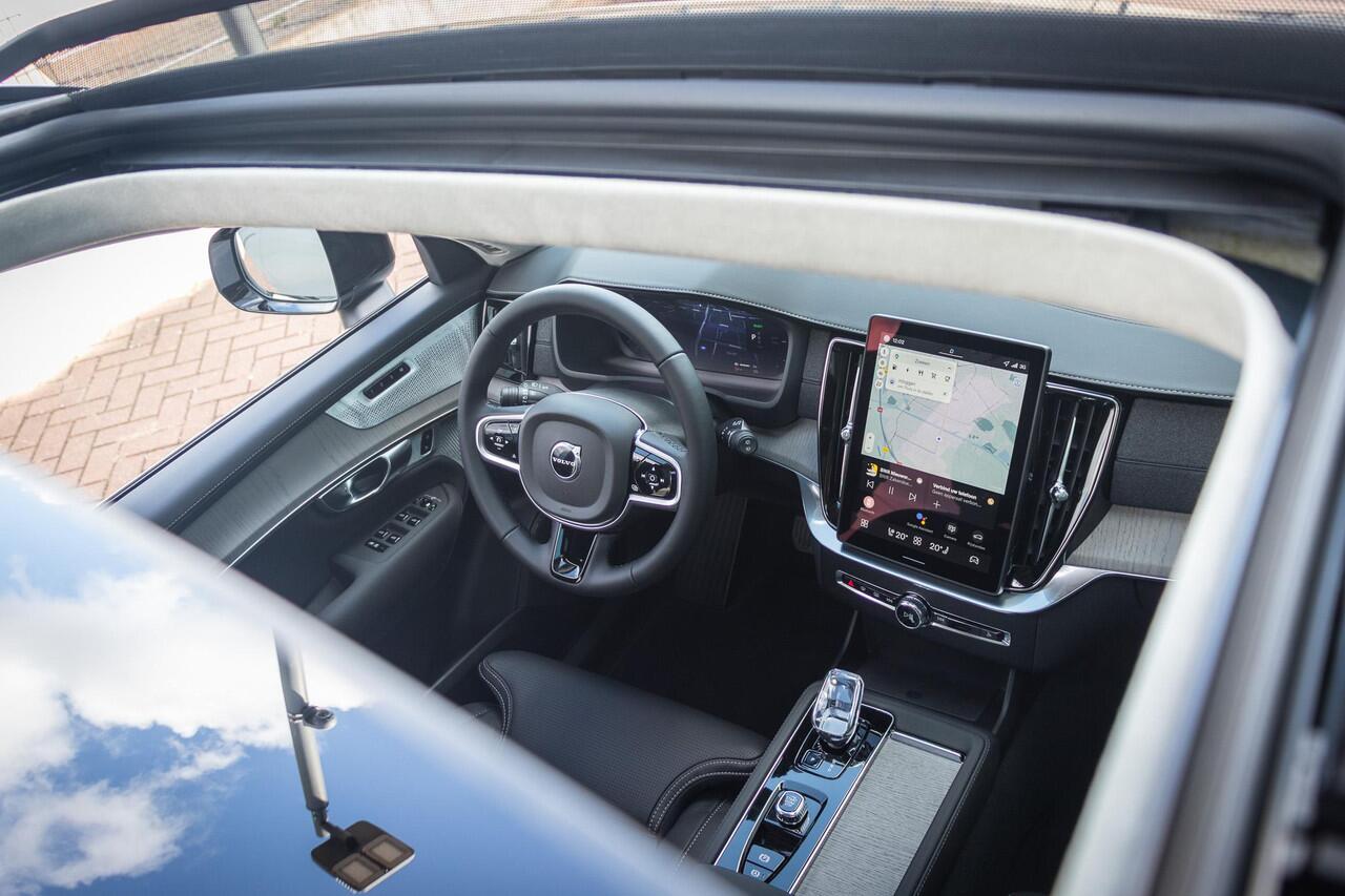 Volvo XC90 T8 Plug-in hybrid AWD Ultra Dark | Bowers & Wilkins Premium Audio | Luchtvering | 360 Camera | Head-Up | Massage + ventilatie | Extra Getint Glas | Trekhaak inklapbaar |