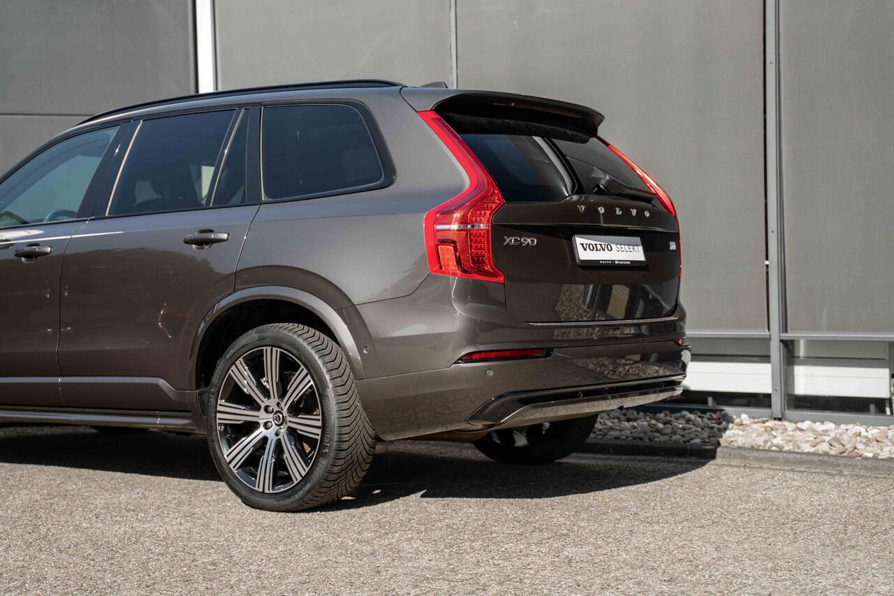 Volvo XC90 T8 Recharge AWD Ultimate Dark | Panoramadak | Luchtvering | Semi elektrische trekhaak | Premium audio by Harman Kardon | Verwarmbare voorstoelen, achterbank en stuurwiel | Head up display | Rondomzicht Camera | 21 inch Lichtmetalen velgen | Alarmklasse 3