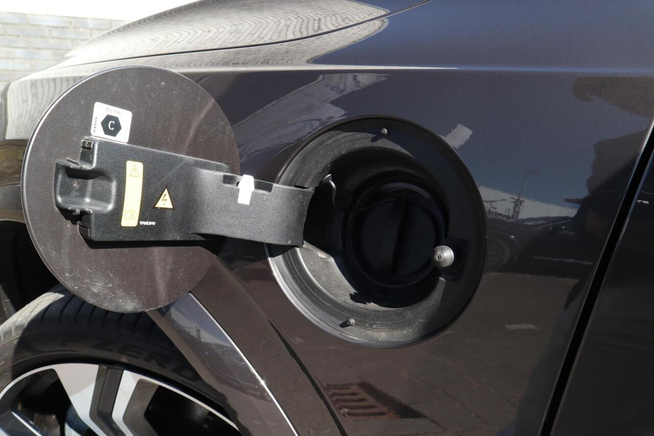 Volvo XC90 2.0 T8 Recharge AWD Ultimate Dark | Luchtvering | B&W Audio | 22"