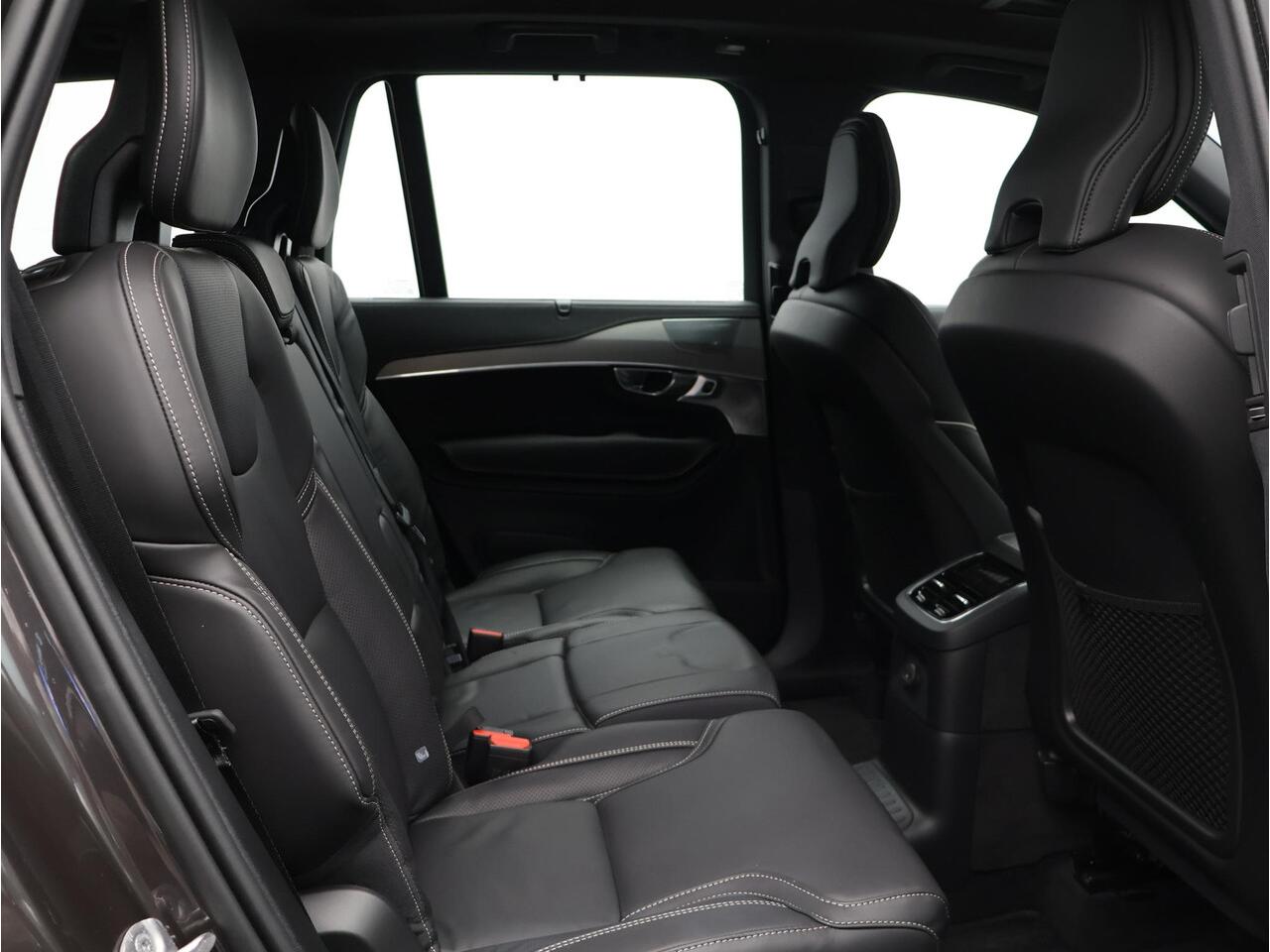 Volvo XC90 T8 AWD Recharge Ultimate Dark / Trekhaak / Luchtvering / B&W audio / 22" / Head up display / 360 Camera / Panoramadak /