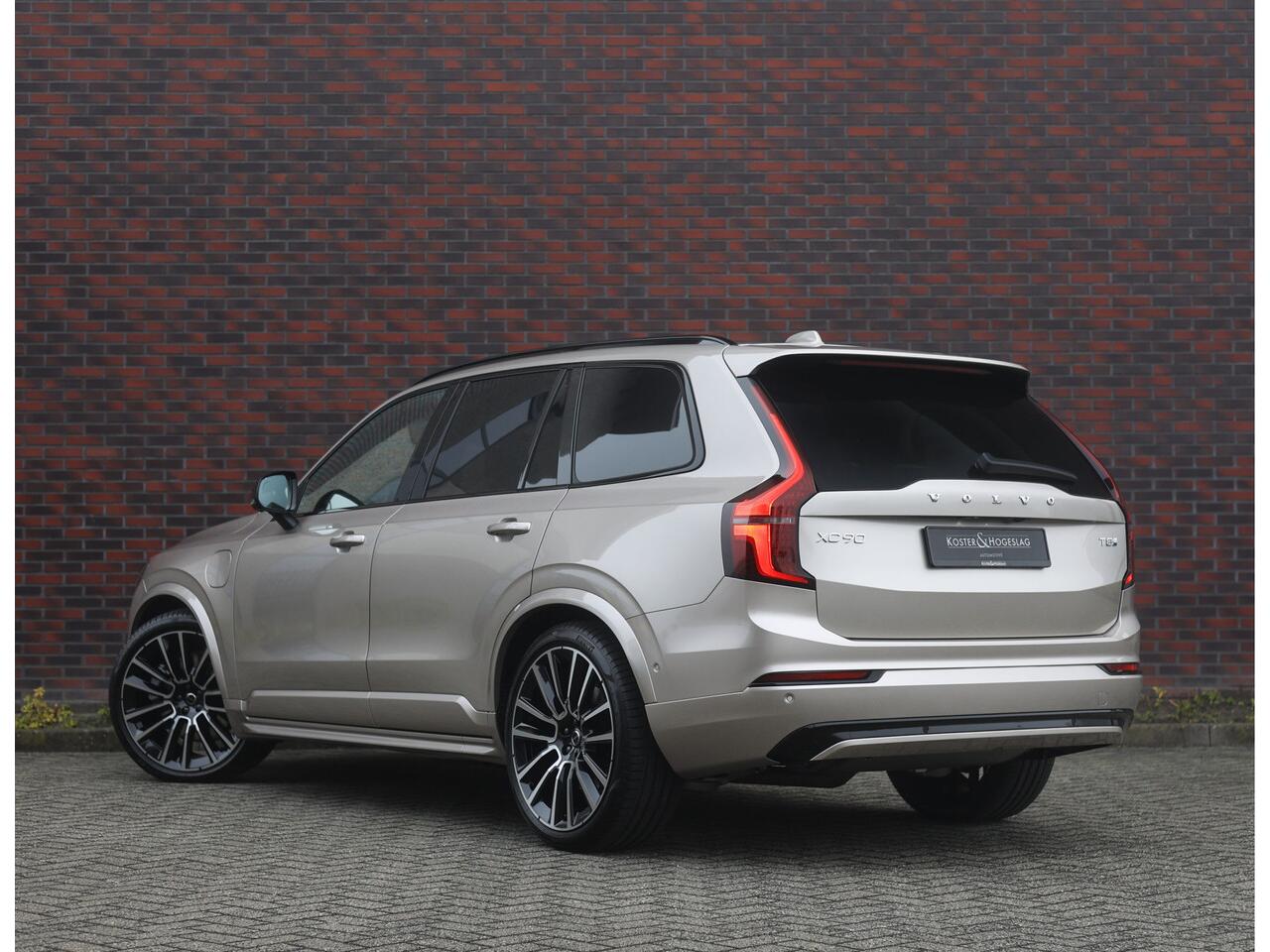 Volvo XC90 T8 AWD Ultra Dark | Direct rijden - Luchtvering - Trekhaak - Bowers&Wilkins