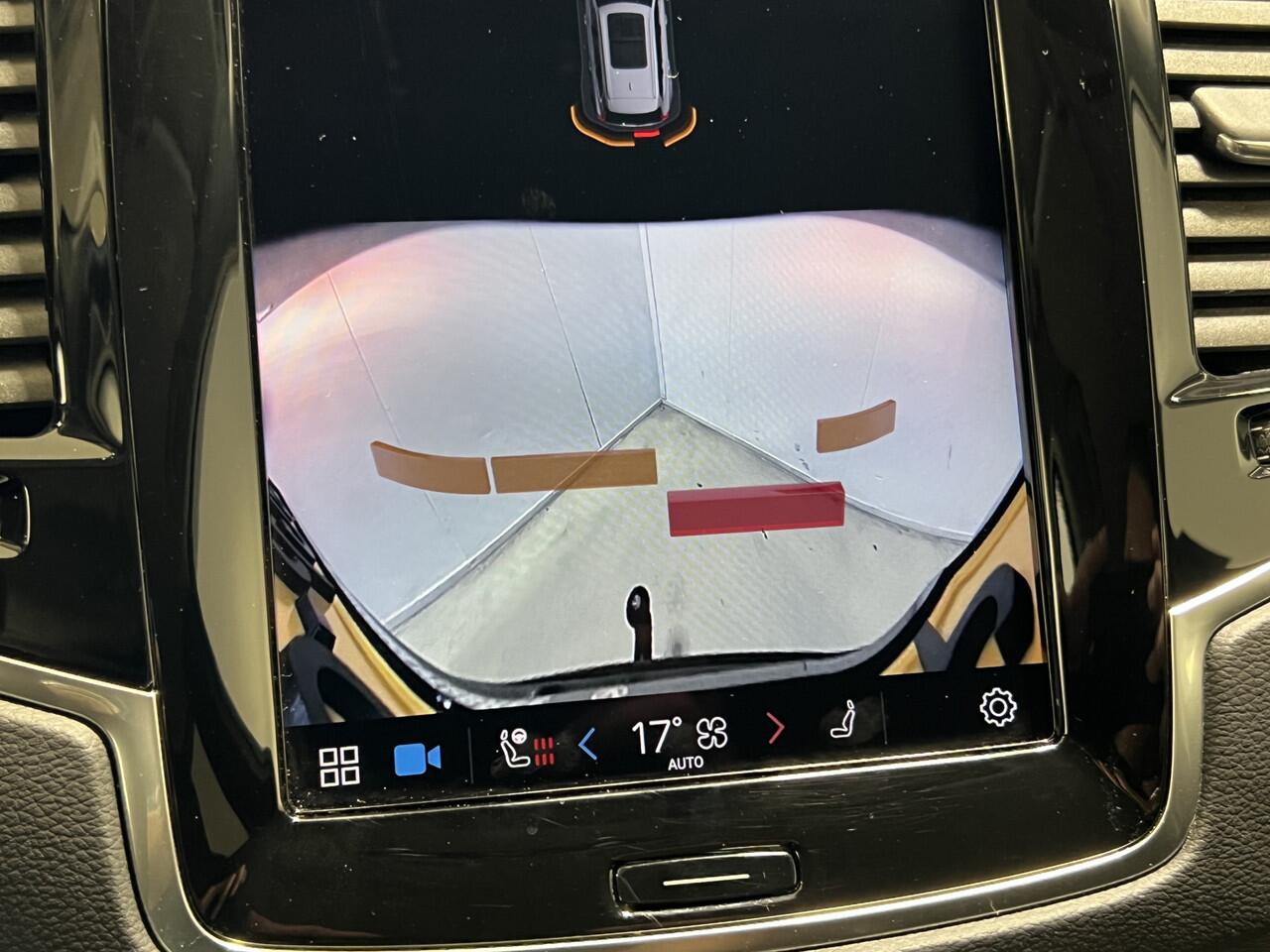 Volvo XC90 2.0 T8 Recharge AWD Plus Dark Long Range | Android/Apple Carplay | LM Velgen 20" | Trekhaak | Voorstoelen + Achterbank + Stuur Verwarmd | Adaptieve Cruise Control |