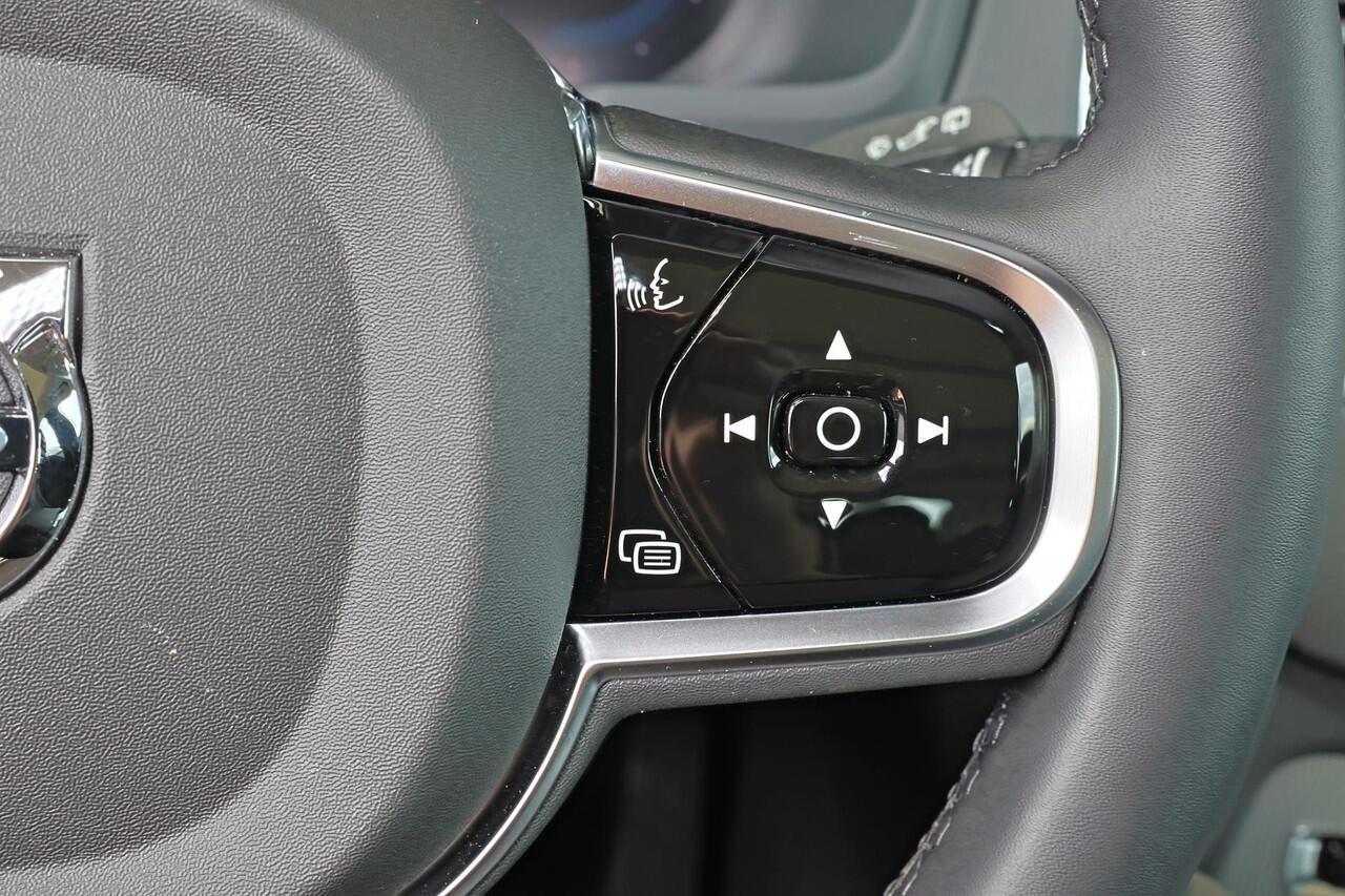 Volvo XC90 T8 Recharge AWD Ultra Bright - Panorama/schuifdak - IntelliSafe Assist & Surround - Harman/Kardon audio - Adaptieve LED koplampen - Parkeercamera achter - Verwarmde voorstoelen, stuur & achterbank - Parkeersensoren voor & achter - Head up display - Elektr
