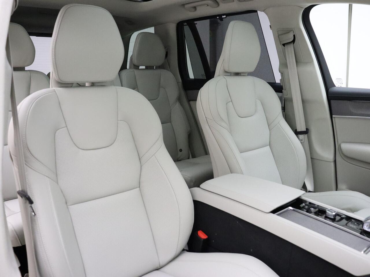 Volvo XC90 T8 455pk AWD Ultra Dark / Luchtvering / B&W Audio / Stoelventilatie / Massage / Gelamineerde zijruiten /