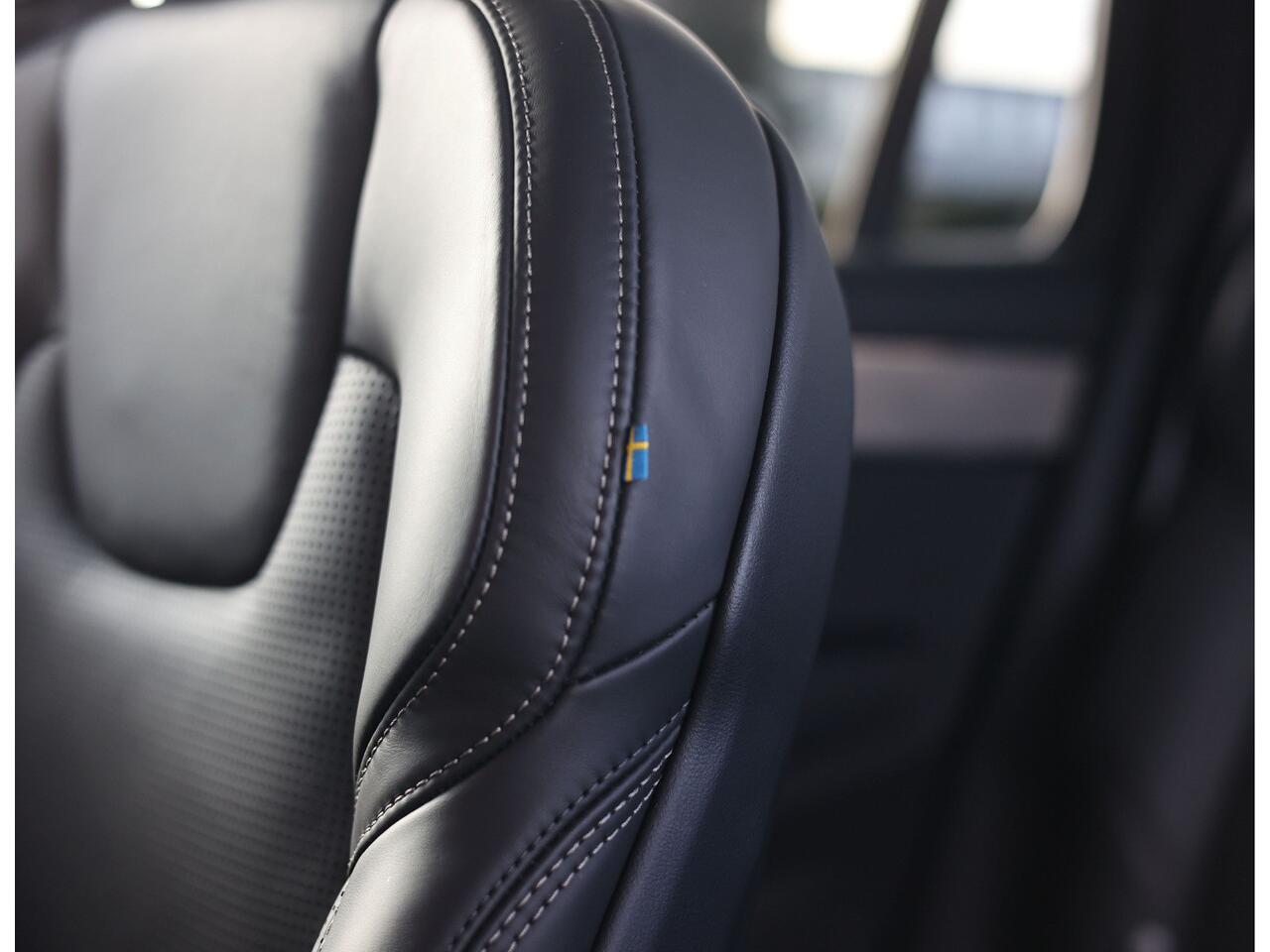 Volvo XC90 T8 AWD Ultra Dark | Pano - Massage - Trekhaak - B&W