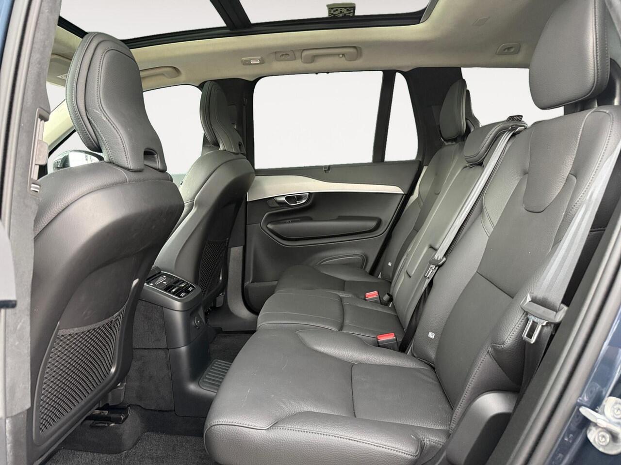 Volvo XC90 2.0 T8 Recharge AWD Ultra Dark | Trekhaak | 360 graden camera | Stoelverwarming | Panoramadak |