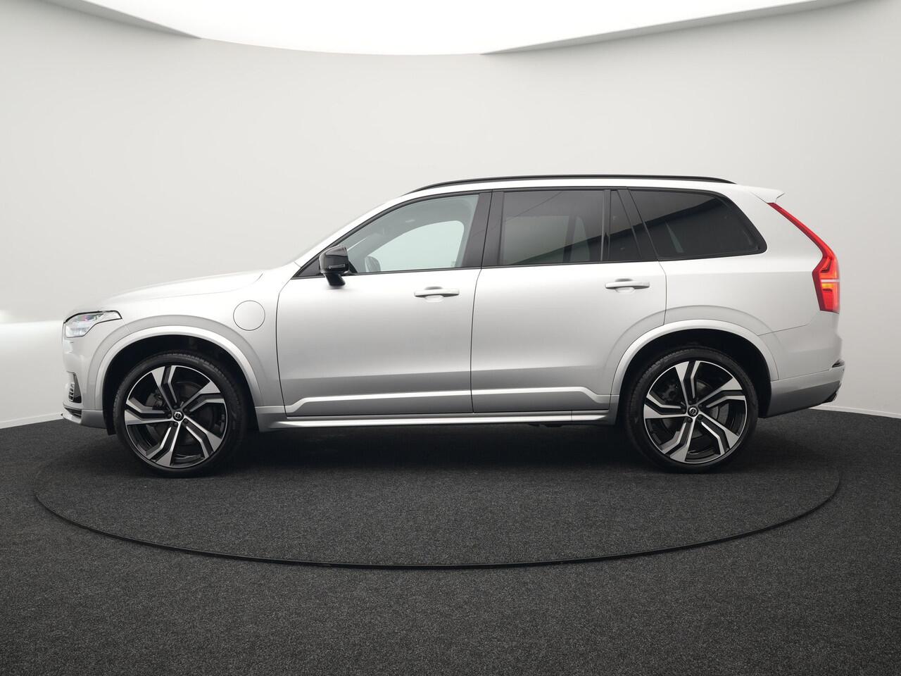 Volvo XC90 T8 Recharge AWD R-Design Plug In Hybrid 394pk 7 Persoons Dealer O.H. PHEV | Lederen Sportstoelen Memory | Pilot Assist | Harman Kardon | Adaptive Cruise | Navigatie | Apple Carplay | Camera | Virtual | L.M. 22" | DAB |