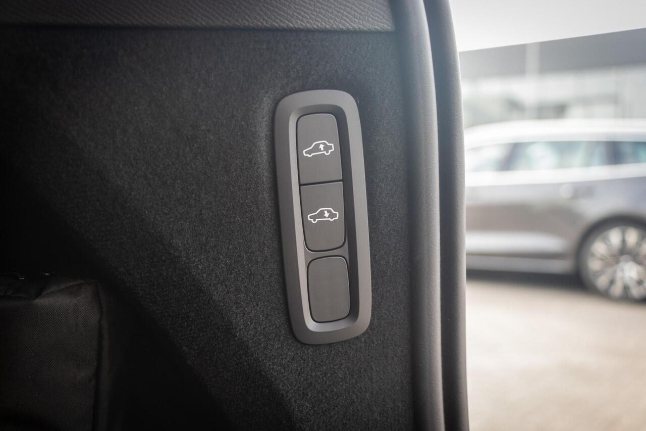 Volvo XC90 2.0 T8 Plug-in hybrid AWD Ultra Dark | Bowers & Wilkins Premium Audio | Luchtvering | 360 Camera | Head-Up | Massage + ventilatie | 22 Inch Velgen | Full Options |