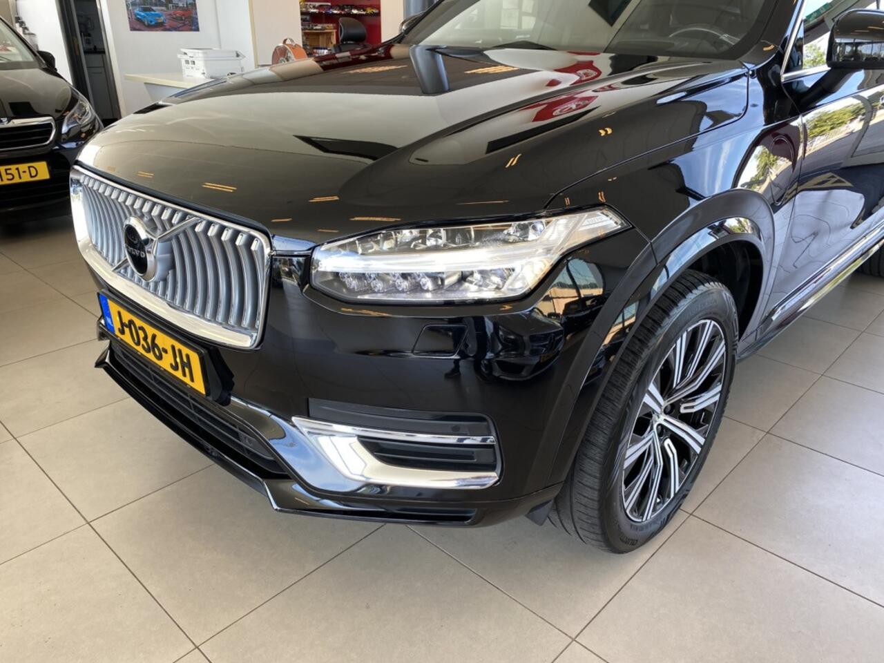 Volvo XC90 2.0 T8 Twin Engine AWD Inscription Intro Edition/Automaat/7-Persoons/Dealeronderhouden/NL Auto/Trekhaak/Panoramadak/390pk/Plug-in Hybride/Head Up Display/Keyless/360 gr.camera/Memorystoelen/Harman Kardon Audio/Stoelverwarming&Verkoeling/Stuurverwarming/En