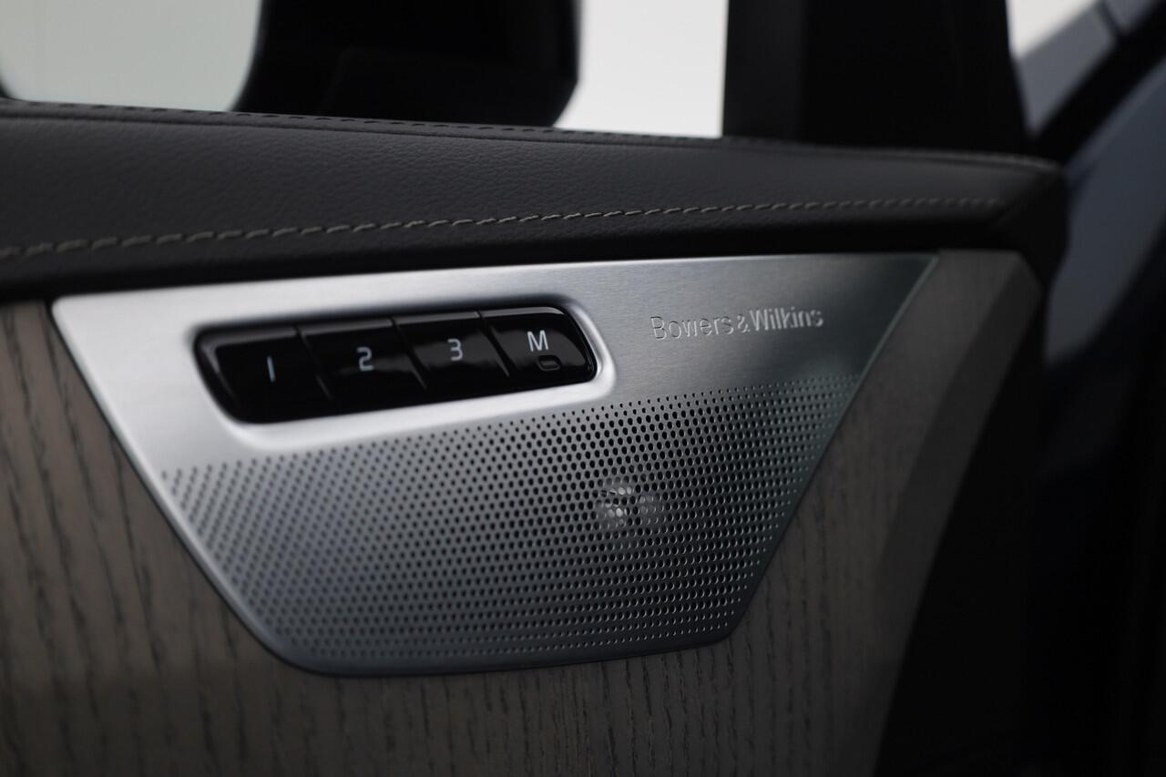 Volvo XC90 T8 Recharge Ultimate Dark | Pano | HUD | B&W | Stoelventi. | 360cam | Massage | Memory seats | 21''