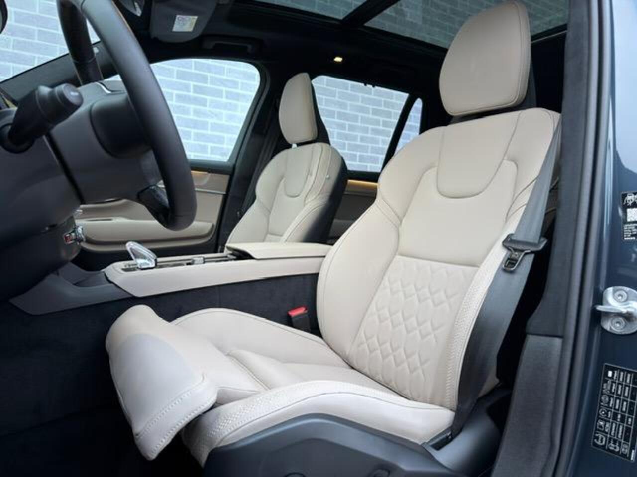 Volvo XC90 2.0 T8 Plug-in hybrid AWD Ultra Dark | Keyless Entry | Schuif-/Kanteldak | Luchtvering | Elek. Verst. Voorstoelen | 360 Camera | Head-up Display | Harman Kardon Audio