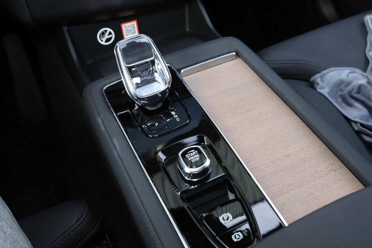 Volvo XC90 T8 Recharge AWD Plus Bright - Panorama/schuifdak - IntelliSafe Assist & Surround - 360º Camera - Harman/Kardon audio - Adaptieve LED koplampen - Verwarmde voorstoelen, stuur & achterbank - Parkeersensoren voor & achter - Elektr. bedienb. voorstoelen met g