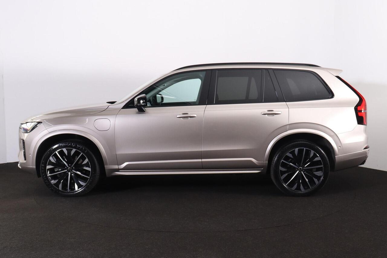 Volvo XC90 T8 Recharge AWD Plus Dark - Panorama/schuifdak - IntelliSafe Assist & Surround - 360º Camera - Harman/Kardon audio - Verwarmde voorstoelen, stuur & achterbank - Parkeersensoren voor & achter - Elektr. bedienb. voorstoelen met geheugen - Draadloze tel. lad