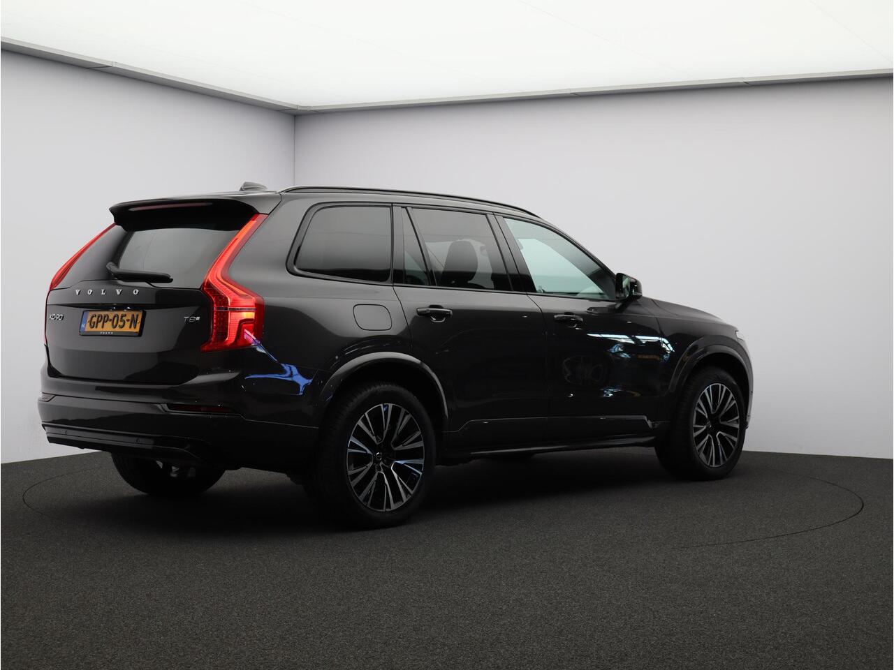 Volvo XC90 2.0 T8 Plug-in hybrid AWD Ultra Dark / Trekhaak / Luchtvering / Bowers & Wilkins Audio / Stoelventilatie / Massagestoelen / Head-Up Display / 360° camera / Pano. dak / Stoel+ Stuurwielverwarming / Verwarmbare Achterbank / Elek. verstelbare stoelen + geheu