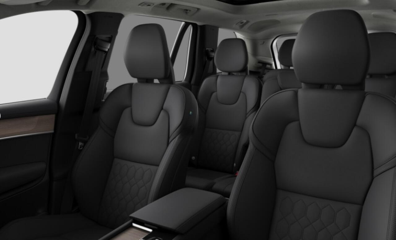 Volvo XC90 T8 455PK Automaat Plug-in hybrid AWD Ultra Bright Luchtvering / Trekhaak / Panoramadak / Google services / Elektrisch bedienbare voorstoelen met geheugen / Stoelverwarming voor en achter