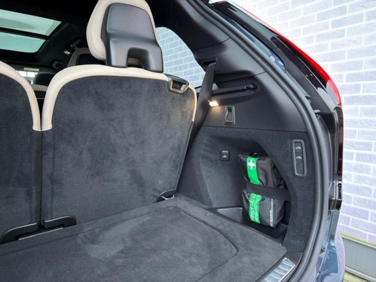 Volvo XC90 2.0 T8 Plug-in hybrid AWD Ultra Dark | Keyless Entry | Schuif-/Kanteldak | Luchtvering | Elek. Verst. Voorstoelen | 360 Camera | Head-up Display | Harman Kardon Audio