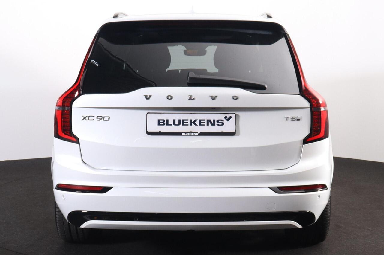 Volvo XC90 T8 Recharge AWD Ultra Dark - Luchtvering - Panorama/schuifdak - IntelliSafe Assist & Surround - 360º Camera - Bowers & Wilkins audio - Verwarmde voorstoelen, stuur & achterbank - Parkeersensoren voor & achter - Elektr. bedienb. voorstoelen met geheugen - 
