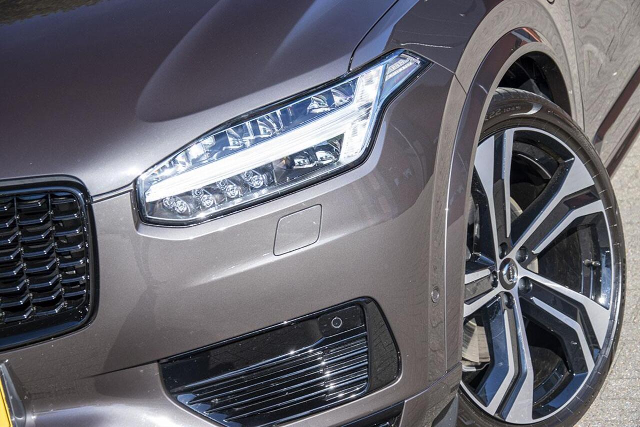 Volvo XC90 2.0 T8 PLUG-IN HYBRID AWD ULTRA DARK