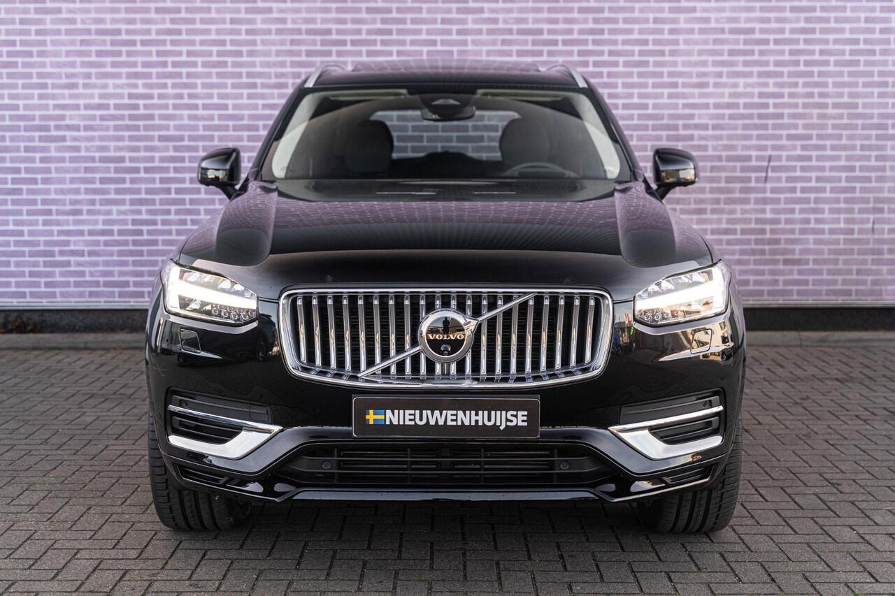 Volvo XC90 T8 Recharge AWD Ultimate Bright | 7-Zits | Longe Range | Google | Schuif-/Kanteldak | Head-Up Display | 360 Camera | Keyless | Getint Glas | Adaptieve Cruise | DAB | Stoel-/Stuurverwarming | Harman Kardon Audio | 21" LM