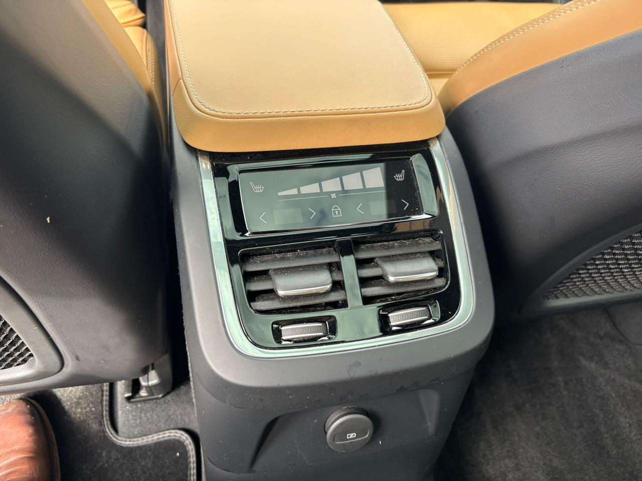 Volvo XC90 T8 Plug-in hybrid AWD Ultra Dark | 22"L.M.Velgen | Nappa Leder | Panoramadak |