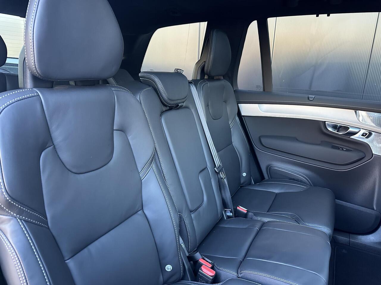 Volvo XC90 2.0 T8 Plug-in hybrid AWD Ultra Dark Exec. Ed. Panorama dak / Luchtvering / Bowers& Wilkins audio / Head-up display / Geventileerd leder met massagefunctie voorstoelen / Nubuck hemelbekl. / 22 inch wielen