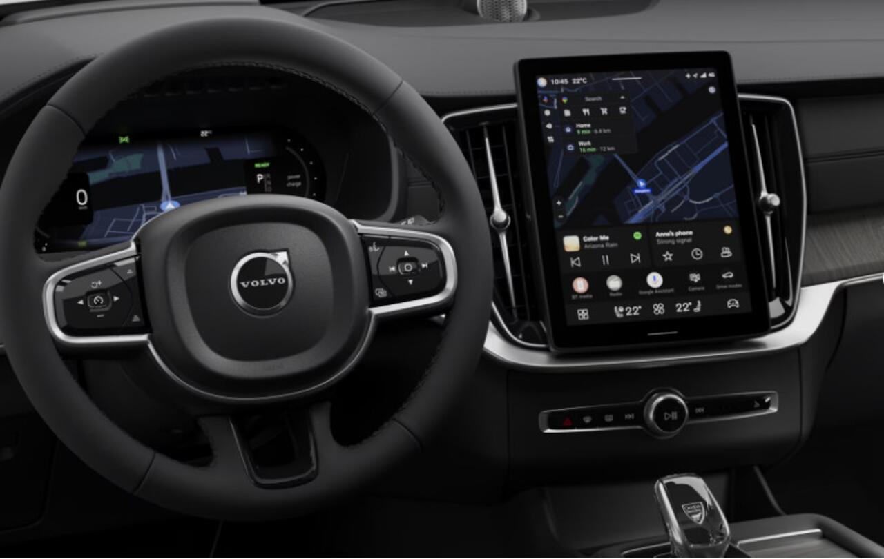 Volvo XC90 2.0 T8 Plug-in hybrid AWD Ultra Dark Luchtvering / Bowers & Wilkins / Stoelventilatie / Stoelmassage / Panoramadak / Gelamineerde ruiten rondom / Apple carplay / Adaptive cruise control / 22" lichtmetalen velgen /