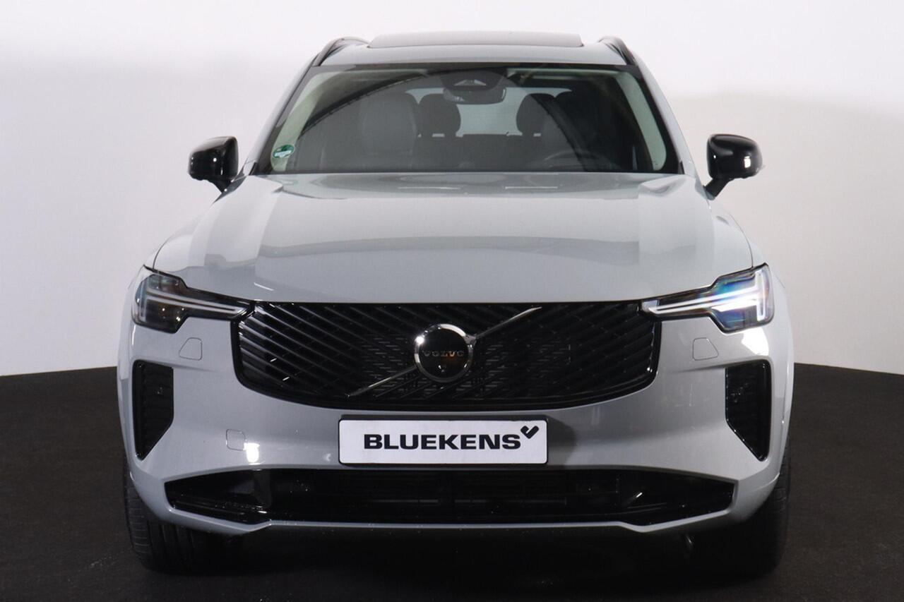 Volvo XC90 T8 Recharge AWD Ultra Dark - Luchtvering - Panorama/schuifdak - IntelliSafe Assist & Surround - 360º Camera - Bowers & Wilkins audio - Adaptieve LED koplampen - Verwarmde voorstoelen, stuur & achterbank - Parkeersensoren voor & achter - Elektr. bedienb. v
