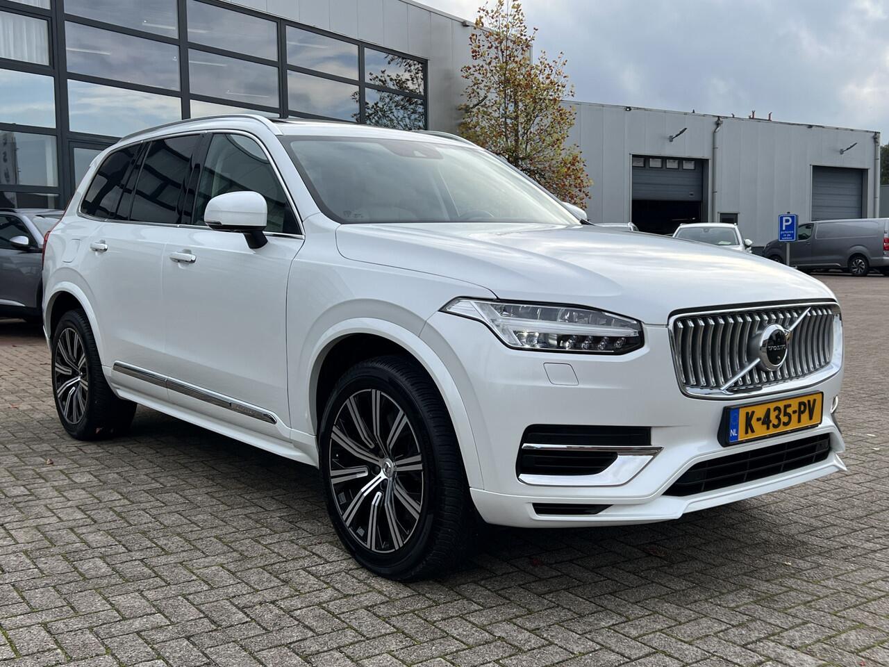 Volvo XC90 2.0 T8 Recharge 392 pk AWD Inscription 7-P Panoramadak Trekhaak Luchtvering 360 Camera Harman Kardon Pilot Assist Stuur + Stoelverwarming + Koeling Nappa Leer Head Up 20 Inch + All Season Plug in Hybride NL Auto Vol Opties