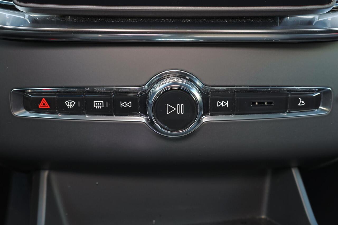 Volvo XC90 T8 Recharge AWD Plus Dark - Panorama/schuifdak - IntelliSafe Assist & Surround - 360º Camera - Harman/Kardon audio - Verwarmde voorstoelen, stuur & achterbank - Parkeersensoren voor & achter - Elektr. bedienb. voorstoelen met geheugen - Draadloze tel. lad