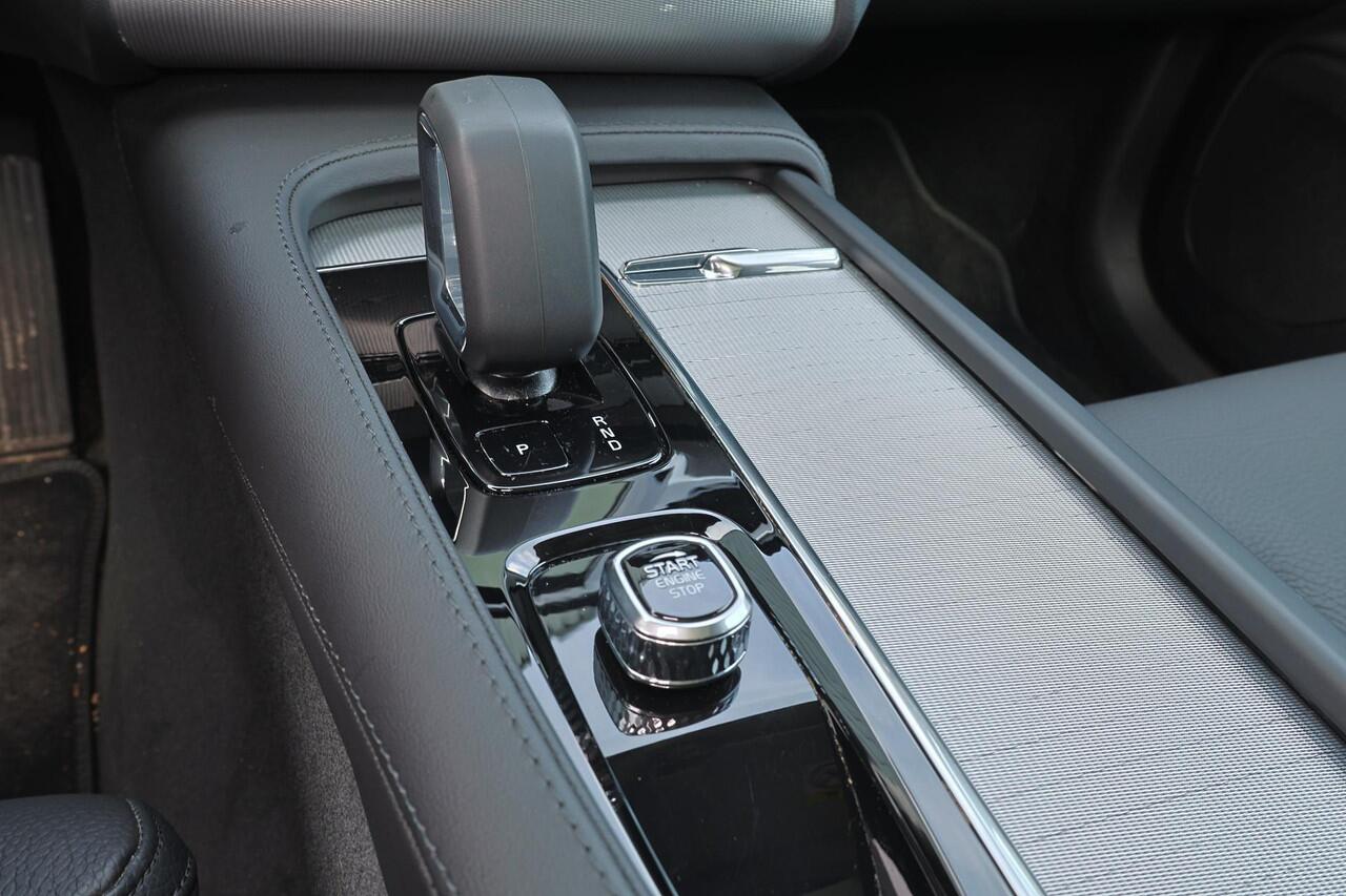 Volvo XC90 T8 Recharge AWD Plus Bright - Panorama/schuifdak - IntelliSafe Assist & Surround - 360º Camera - Harman/Kardon audio - Adaptieve LED koplampen - Verwarmde voorstoelen, stuur & achterbank - Parkeersensoren voor & achter - Elektr. bedienb. voorstoelen met g