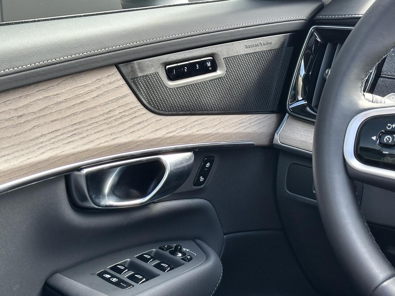 Volvo XC90 2.0 T8 Recharge AWD Ultra Dark / Pano. dak / 455 PK / Harman/Kardon / 360 camera / Verwarmde stoelen /