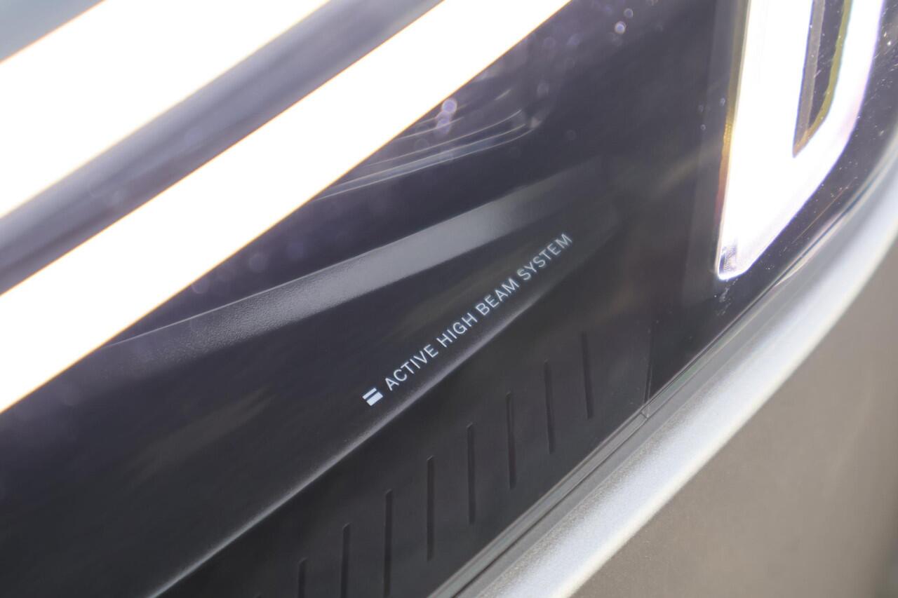 Volvo XC90 T8 Plug-in hybrid AWD Ultra Dark | Luchtvering | Bowers & Wilkins | Geventileerd leder | Trekhaak elektr.