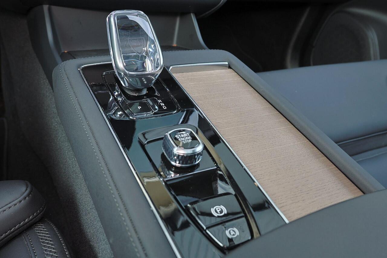 Volvo XC90 T8 Recharge AWD Plus Bright - Panorama/schuifdak - IntelliSafe Assist & Surround - 360º Camera - Harman/Kardon audio - Verwarmde voorstoelen, stuur & achterbank - Parkeersensoren voor & achter - Elektr. bedienb. voorstoelen met geheugen - Draadloze tel. l