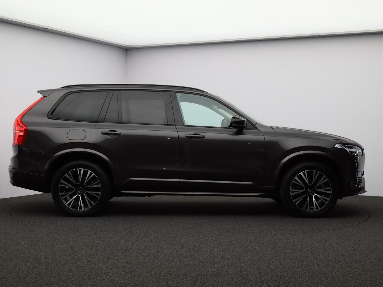 Volvo XC90 2.0 T8 Plug-in hybrid AWD Ultra Dark / Trekhaak / Luchtvering / Bowers & Wilkins Audio / Stoelventilatie / Massagestoelen / Head-Up Display / 360° camera / Pano. dak / Stoel+ Stuurwielverwarming / Verwarmbare Achterbank / Elek. verstelbare stoelen + geheu