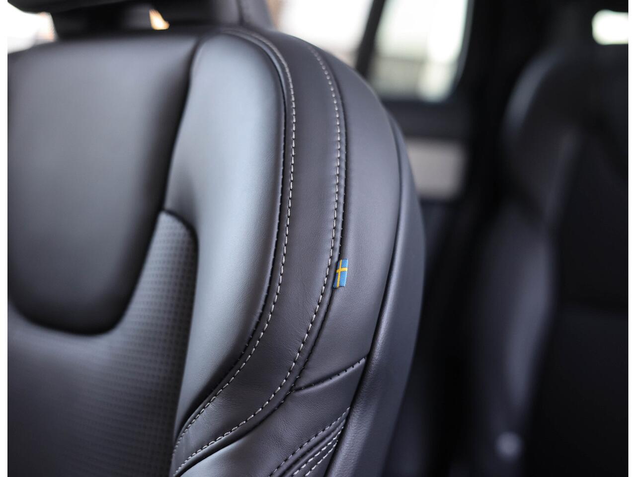 Volvo XC90 T8 AWD Ultra Dark | Pano - Trekhaak - B&W