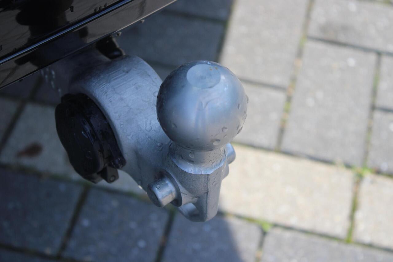 Volvo XC90 T8 445PK Plug-in hybrid AWD Ultra Dark | Luchtvering | Gelamineerde zijruiten | Bowers & Wilkins High End Audio | Massagefunctie voorstoelen | Semi Elektr Trekhaak |