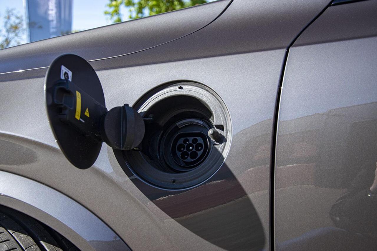 Volvo XC90 2.0 T8 PLUG-IN HYBRID AWD ULTRA DARK