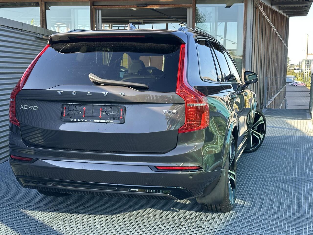 Volvo XC90 2.0 T8 Recharge AWD Ultra Dark / Trekhaak / Pano. dak / Luchtvering / Head-up display / Bowers & Wilkins / 22" velgen / Elek. verstelbare stoelen / Stoelen voor + achter en stuur verwarmd /
