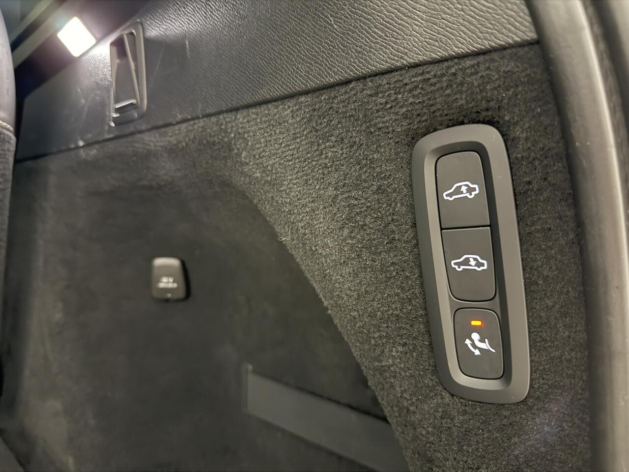 Volvo XC90 T8 AWD Ultimate Dark / 22'' EVERLAST / Luchtvering / Bowers en Wilkins / HUD / 360 graden camera /