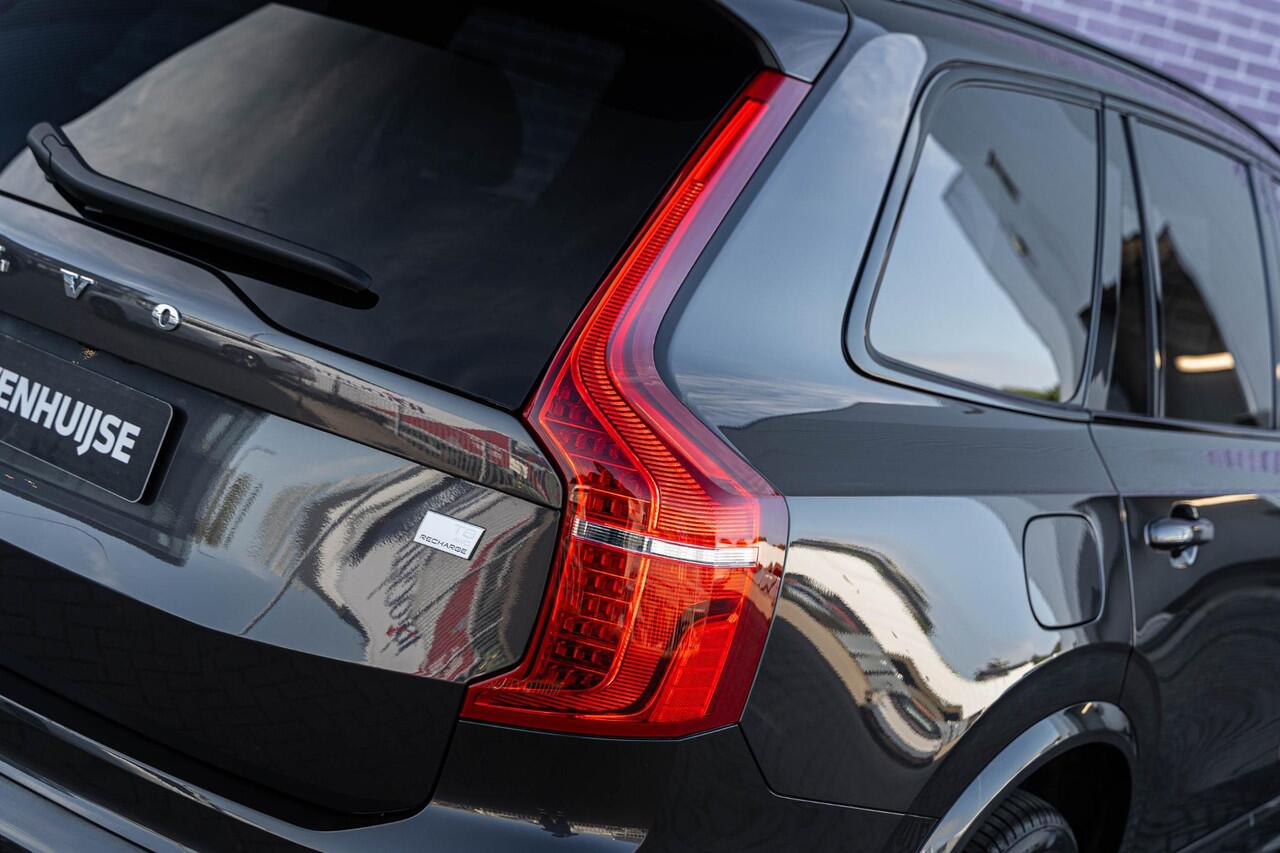 Volvo XC90 T8 Recharge AWD Ultimate Dark | Long Range | Google | Adaptieve Cruise | Schuif-/Kanteldak | Bowers & Wilkins Audio | 360° Camera | Head-Up Display | Stoel-/Stuurverwarming | Gelaagde Zijruit(en) | Getint Glas | 22" LM