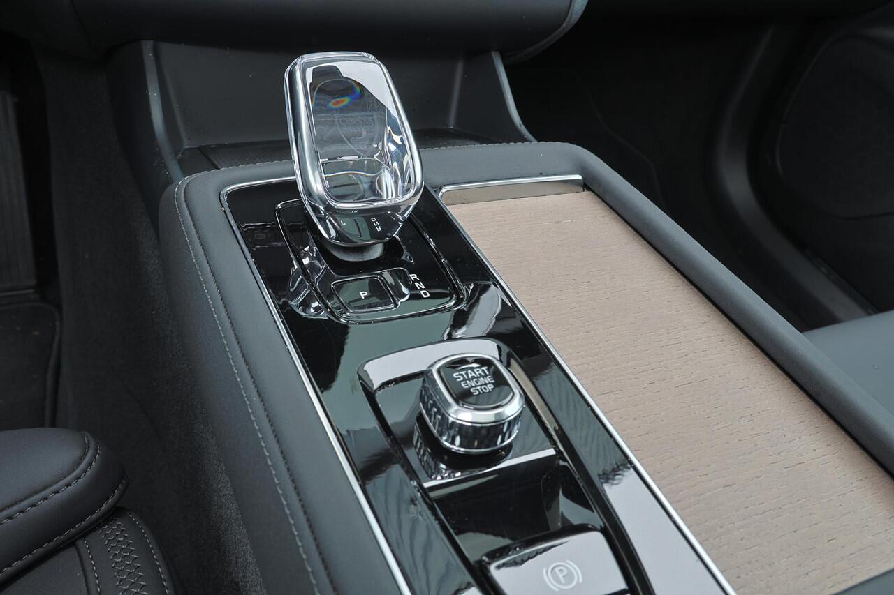 Volvo XC90 T8 Recharge AWD Plus Dark - Panorama/schuifdak - IntelliSafe Assist & Surround - 360º Camera - Harman/Kardon audio - Verwarmde voorstoelen, stuur & achterbank - Parkeersensoren voor & achter - Elektr. bedienb. voorstoelen met geheugen - Draadloze tel. lad