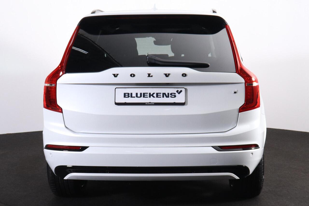 Volvo XC90 T8 Plug-in hybrid AWD Ultra Dark - Luchtvering - Panorama/schuifdak - IntelliSafe Assist & Surround - 360º Camera - Bowers & Wilkins audio - Nappaleder met stoelventilatie - Verwarmde voorstoelen, stuur & achterbank - Parkeersensoren voor & achter - Elekt