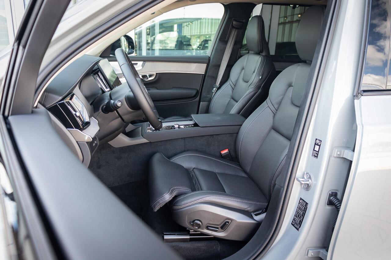 Volvo XC90 T8 Plug-in hybrid AWD Ultra Dark | Bowers & Wilkins Premium Audio | Luchtvering | 360 Camera | Head-Up | Massage + ventilatie | Extra Getint Glas | Trekhaak inklapbaar |