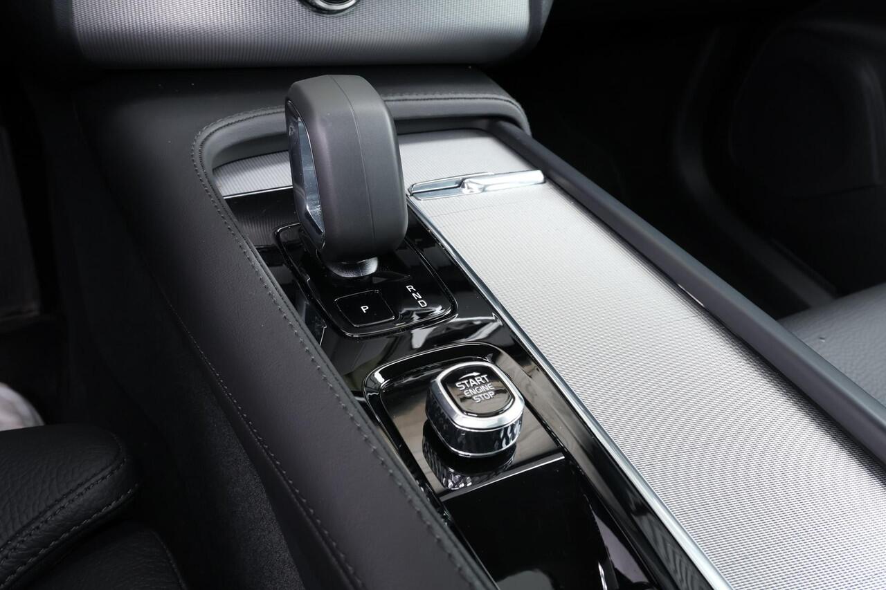 Volvo XC90 T8 Recharge AWD Ultra Bright - Panorama/schuifdak - IntelliSafe Assist & Surround - Harman/Kardon audio - Adaptieve LED koplampen - Parkeercamera achter - Verwarmde voorstoelen, stuur & achterbank - Parkeersensoren voor & achter - Elektr. bedienb. voorsto