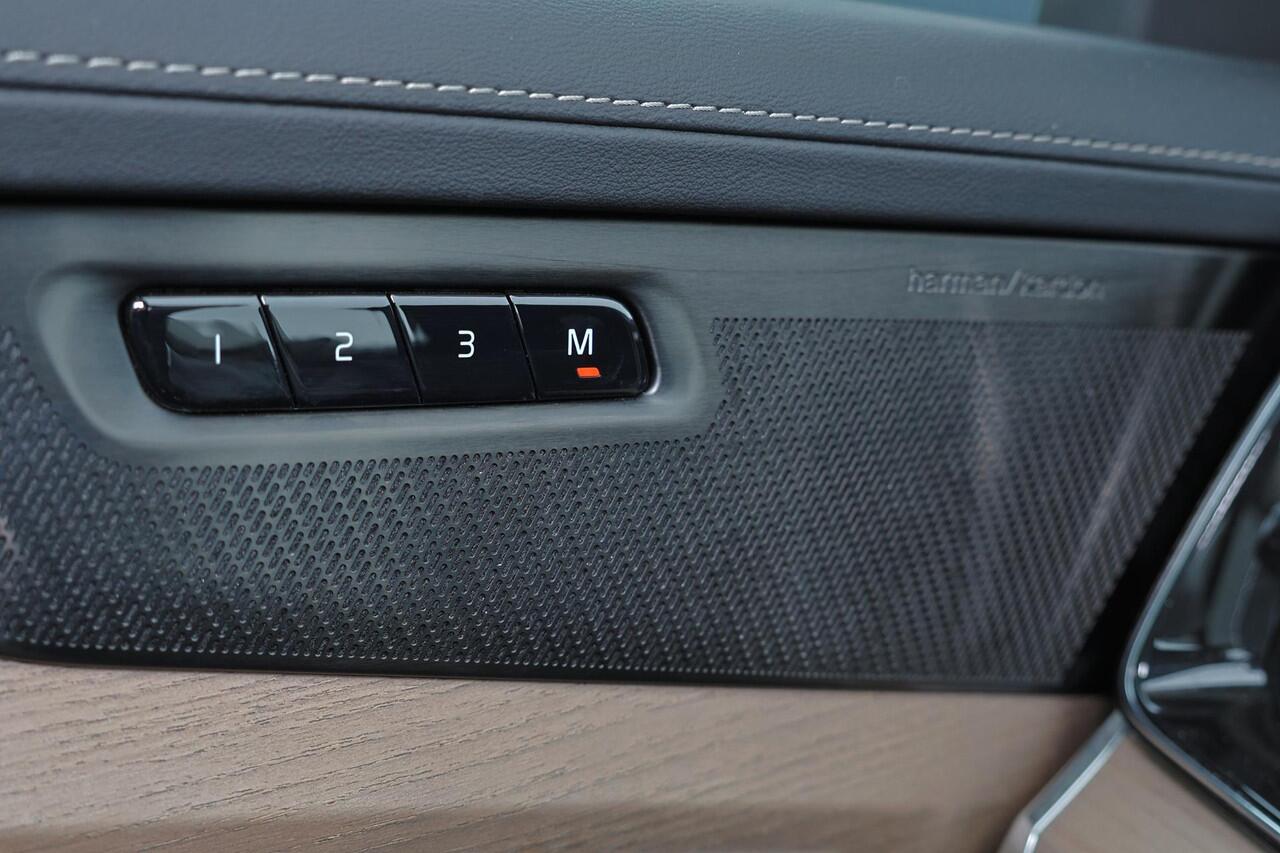 Volvo XC90 T8 Recharge AWD Plus Bright - Panorama/schuifdak - IntelliSafe Assist & Surround - 360º Camera - Harman/Kardon audio - Adaptieve LED koplampen - Vrwarmde voorstoelen, stuur & achterbank - Parkeersensoren voor & achter - Elektr. bedienb. voorstoelen met ge