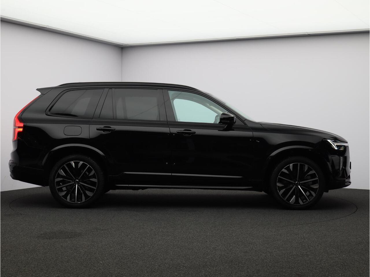 Volvo XC90 T8 Plug-in hybrid AWD Ultra Dark / Luchtvering / Head-Up Display / Pano. dak / 360 camera / Stoel-, stuur-, achterbankverwarming / Harman Kardon / Elektr. stoelverstelling / Blis