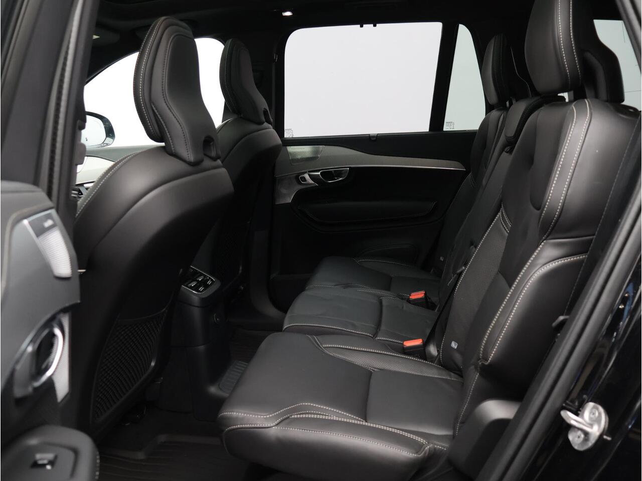 Volvo XC90 T8 455PK Recharge AWD Ultra Dark / Luchtvering / B&W Audio / Trekhaak / 22" / 360gr Camera / Extra Getint Glas / Contourstoelen Nappa /